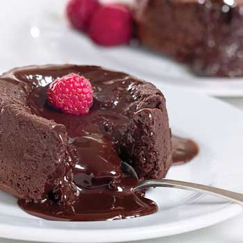 کیک شکلاتی بدون بکینگ پودر, لاوا چاکلت کیک, کیک شکلاتی, کیک شکلاتی جادویی