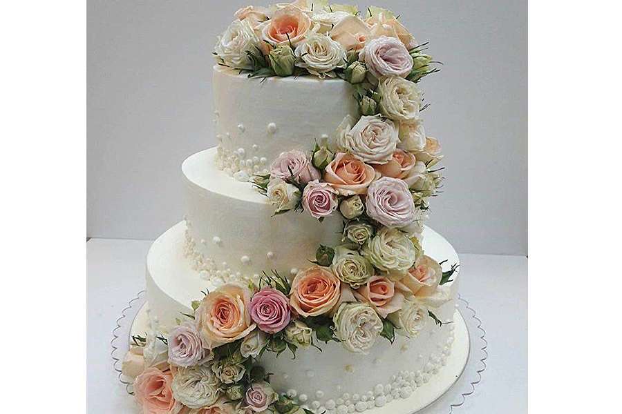 کیک عروسی باغ گل