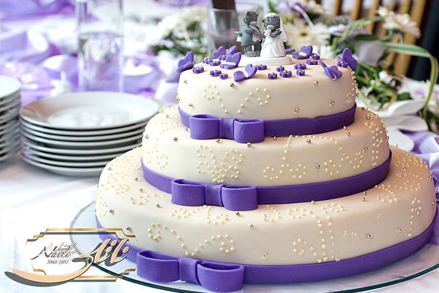 کیک عروسی پاپیون بنفش
