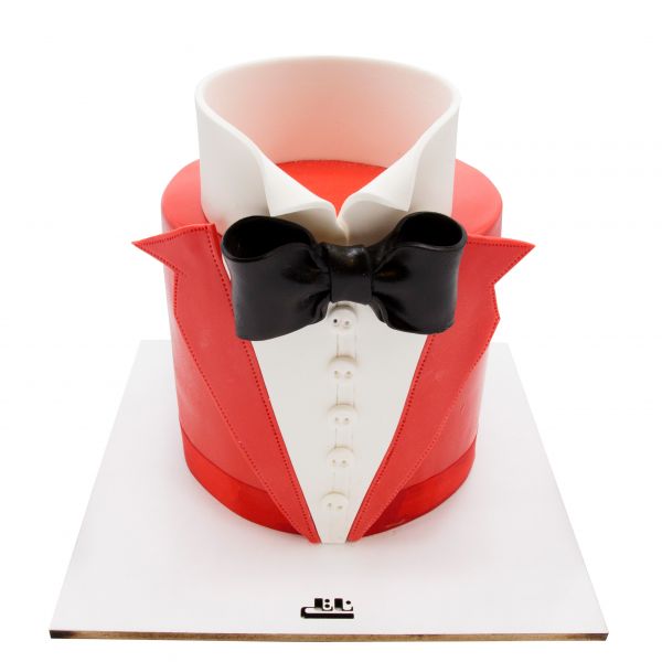 کیک تولد پسرانه پاپیون مشکی و پیراهن قرمز