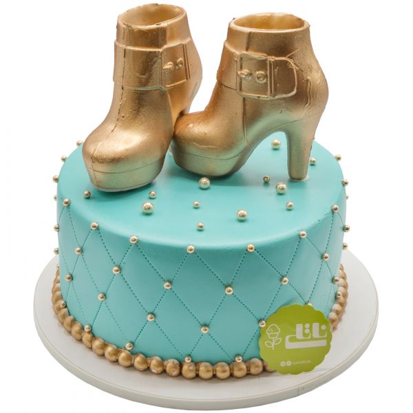 کیک تولد دخترانه چکمه طلایی