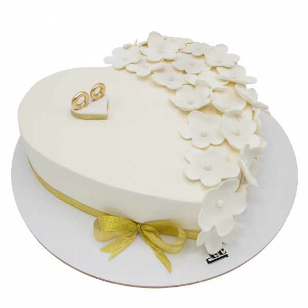 کیک عروسی قلب سفید